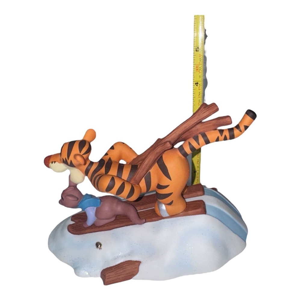 Pooh & Friends (NWT) 1990 “Look out snow! Here we go!” collectible figurine - Picture 11 of 14